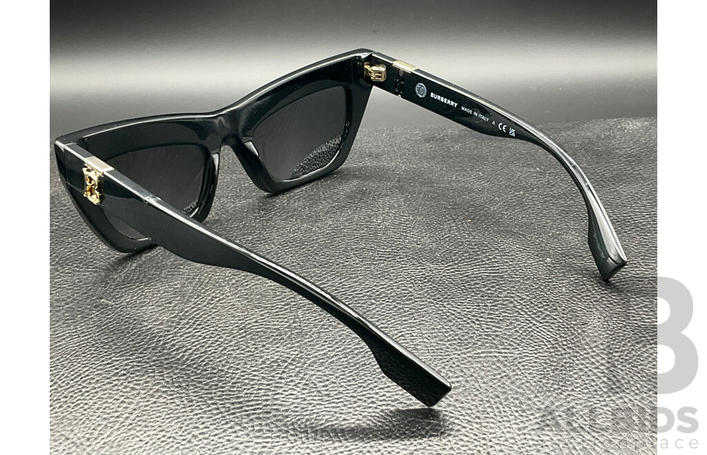Cat Eye in Black Plastic with Dark Grey Bio-polyamide Lenses (B4405) Sunglasses Branded BURBERRY