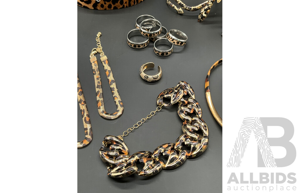 Assorted Costume Jewellery - Lot of 20