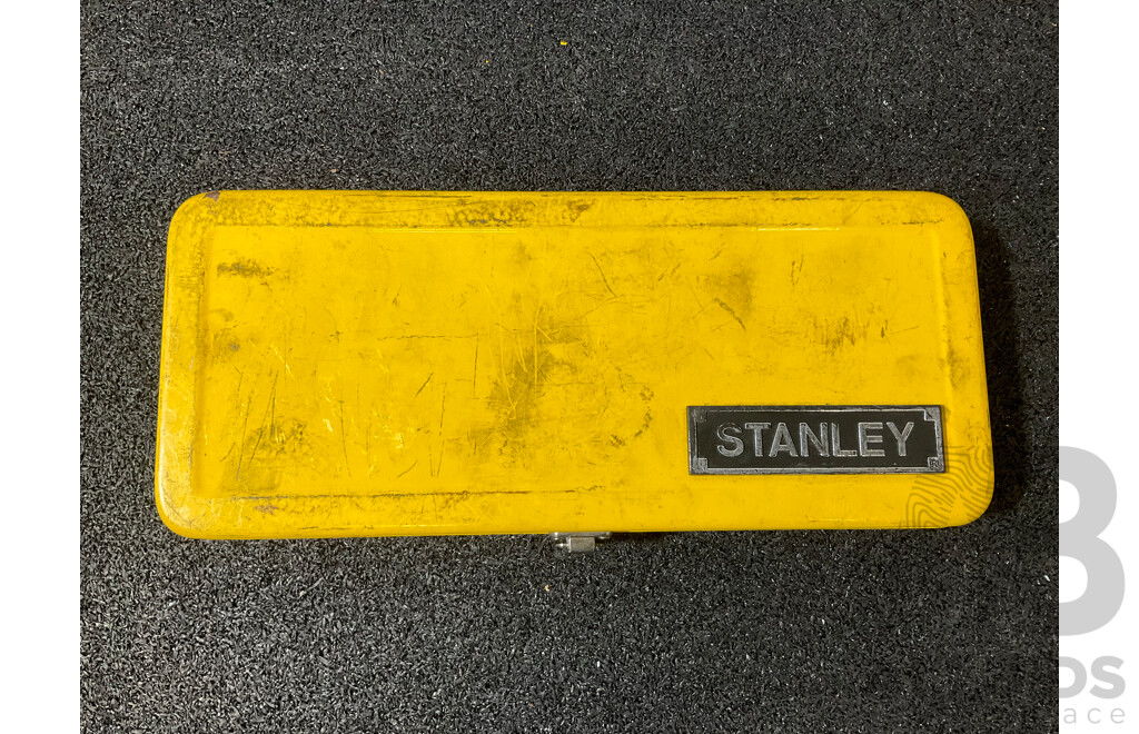 MILWAUKEE M18 Compact Blower (M18BBL) - Skin Only and STANLEY Socket Set - Lot of 2