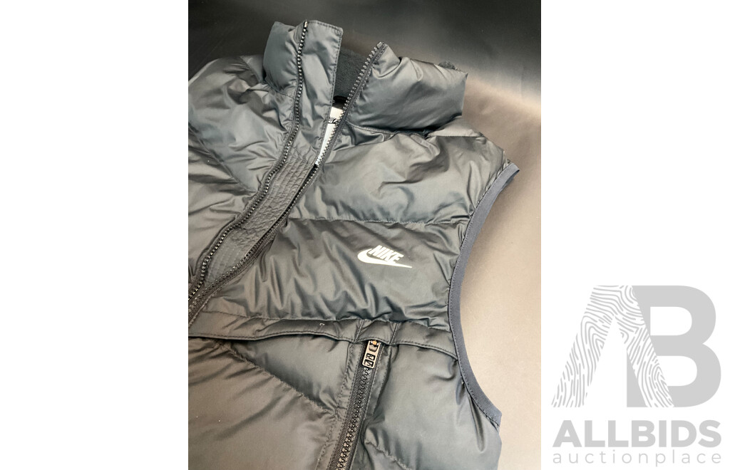 NIKE Storm-Fit Windrunner Puffer Vest