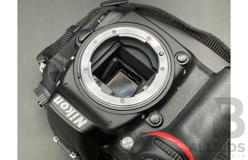 NIKON D7100 DSLR Camera with NIKON AF-S DX Nikkor 18-105mm F/3.5-5.6G ED VR Lens