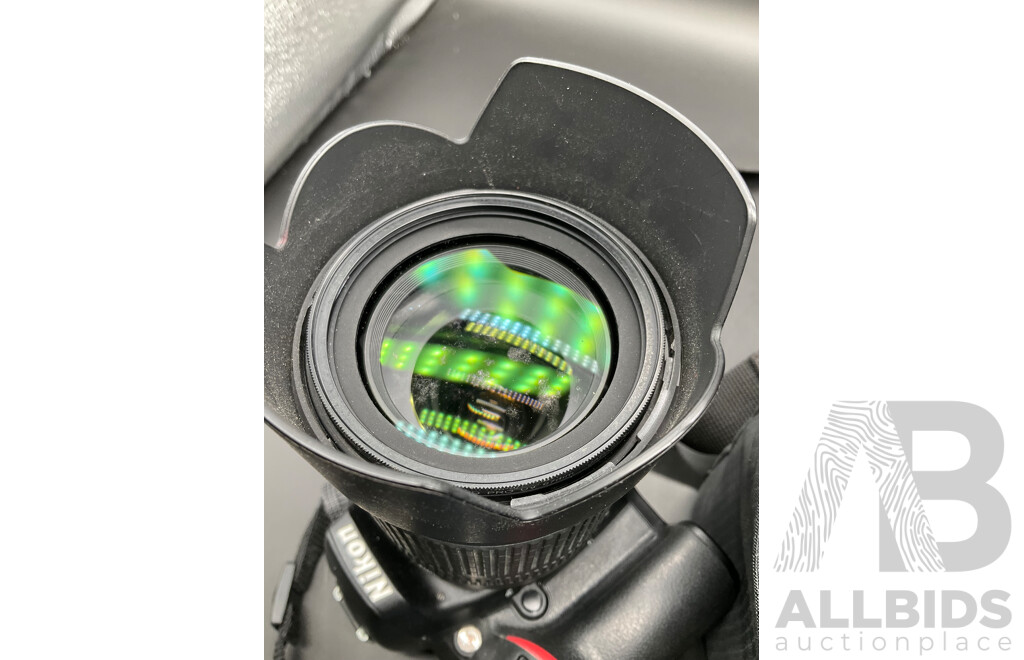 NIKON D7100 DSLR Camera with NIKON AF-S DX Nikkor 18-105mm F/3.5-5.6G ED VR Lens