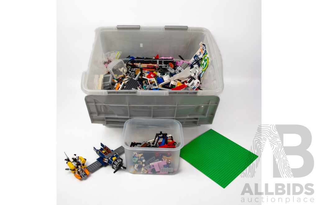 Collection of Lego Including Parts From Harry Potter Hogwarts 76383 and Ninjago Golden Mech 71702 - Approximately 9 Kilograms