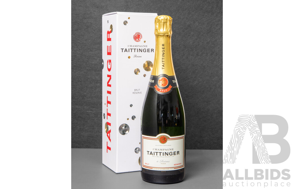 Tattinger Reims Brut Reserve Champagne in Presentation