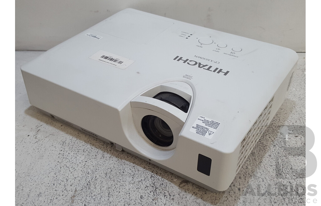 Hitachi (CP-X3030WN) XGA 3LCD Projector