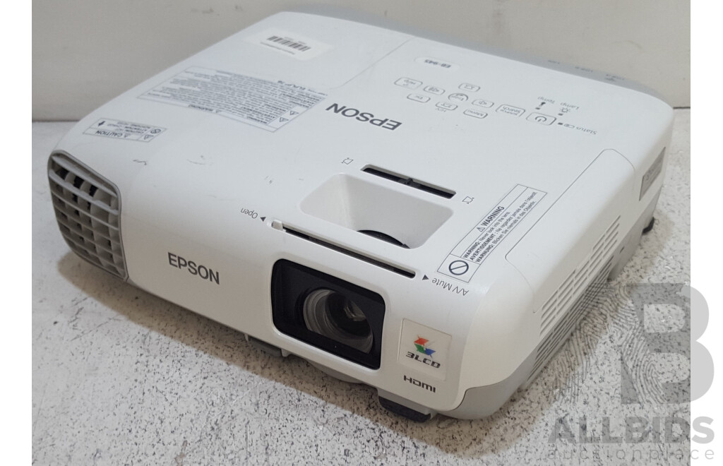 Epson (EB-945) XGA 3LCD Projector