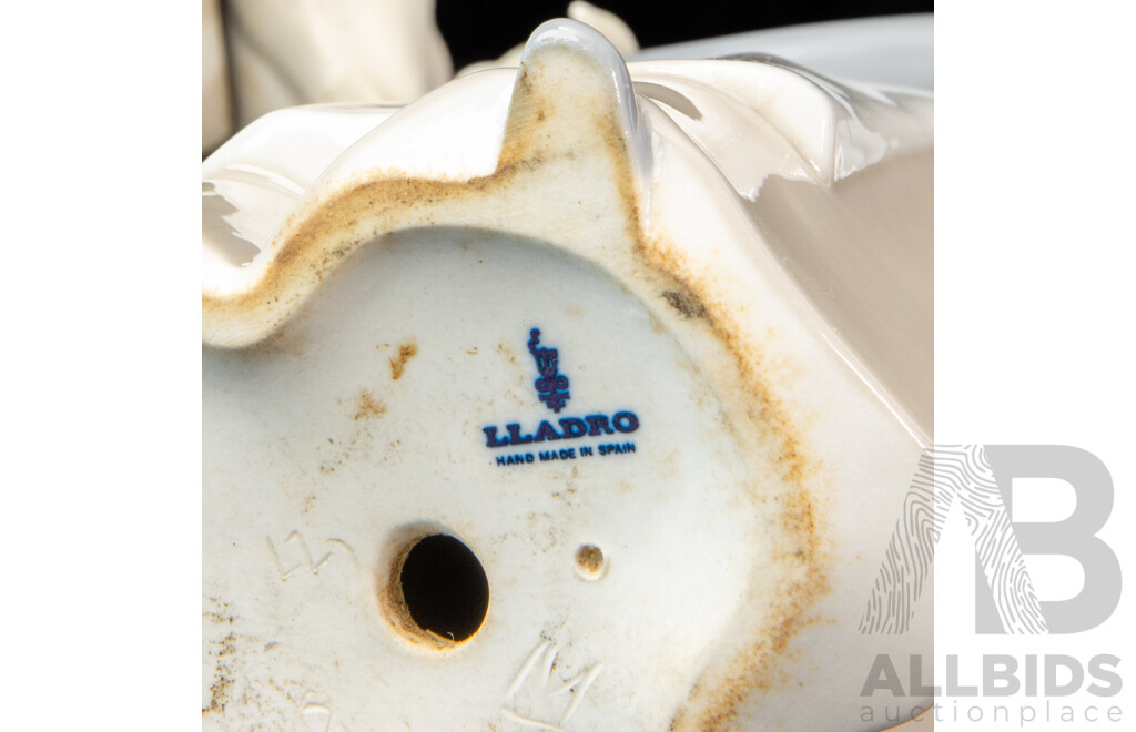 Pair of Lladro Porcelain Farm Girl Figures