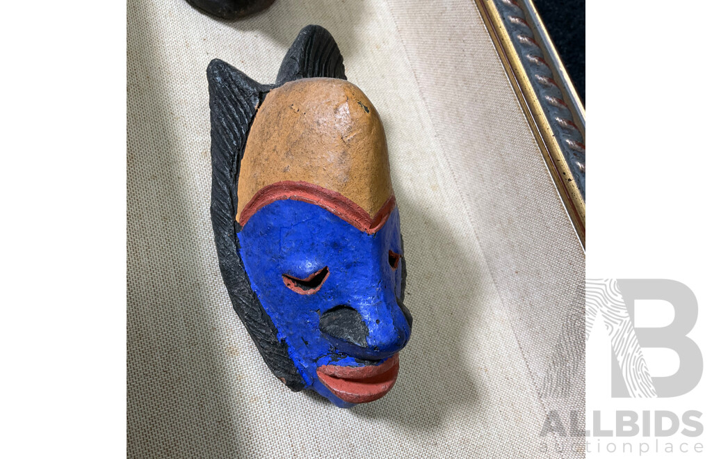 INMA GALLERY Set of Three Hand Carved Hand Painted Wooden African Style Tribal Masks, 51 x 24 Cm (frame)