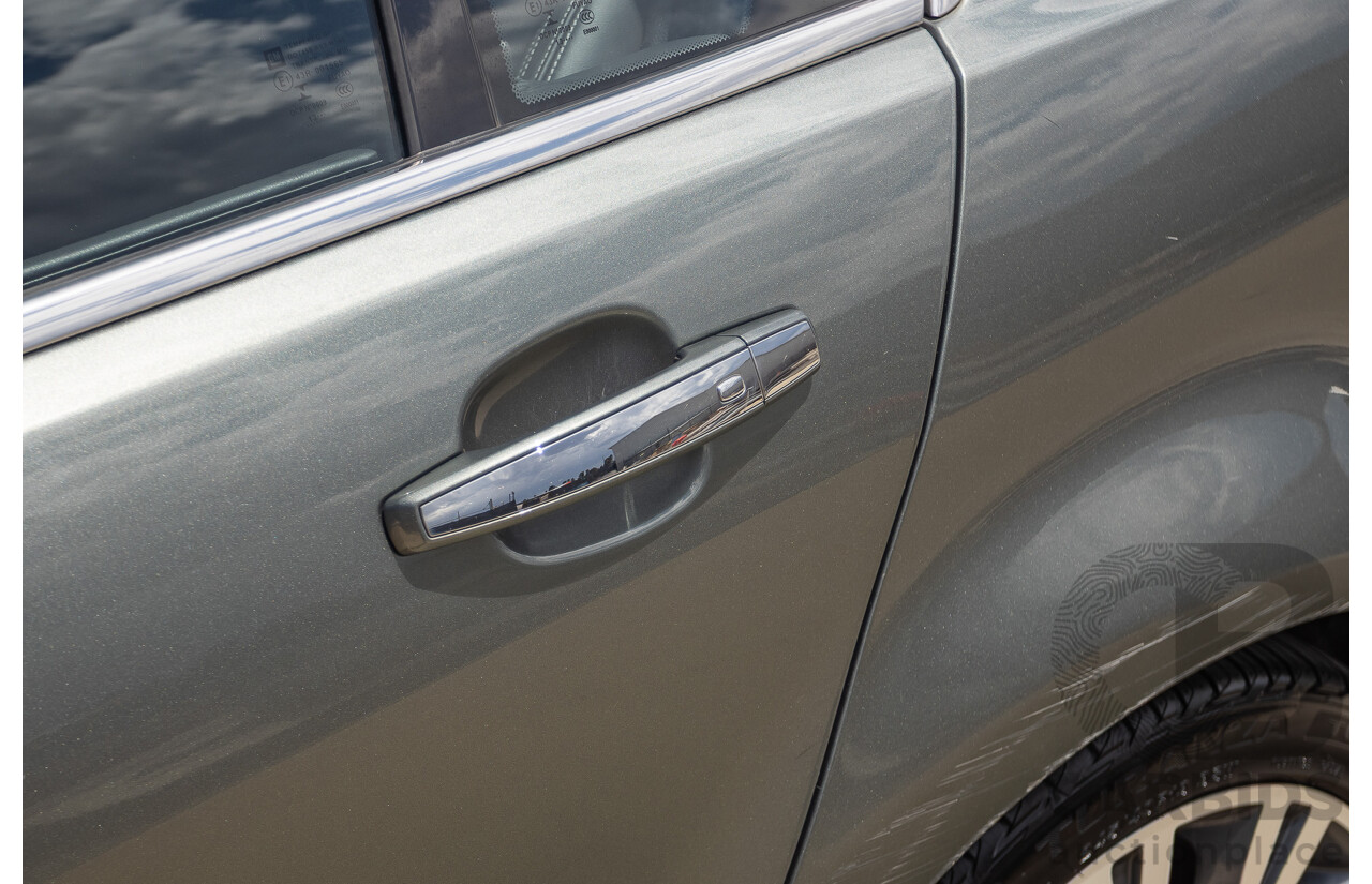 11/2013 Holden VF Calais V 4d Sedan Prussian Steel Metallic V6 3.6L