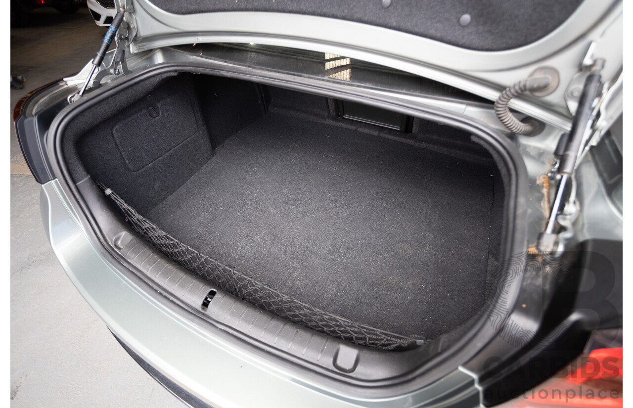 11/2013 Holden VF Calais V 4d Sedan Prussian Steel Metallic V6 3.6L