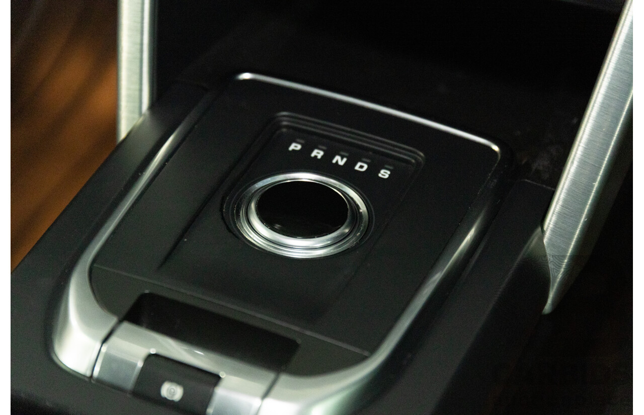 01/2018 Land Rover Discovery Sport Td4 HSE (132kW AWD) L550 MY18 4d Wagon Fuji White Turbo Diesel 2.0L - 7 Seater