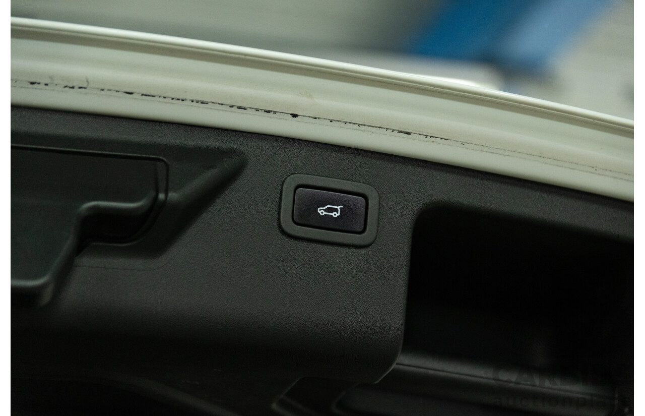 01/2018 Land Rover Discovery Sport Td4 HSE (132kW AWD) L550 MY18 4d Wagon Fuji White Turbo Diesel 2.0L - 7 Seater