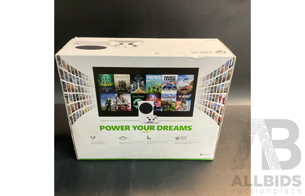 XBOX Series S 512GBSSD Console and Robot White Controller