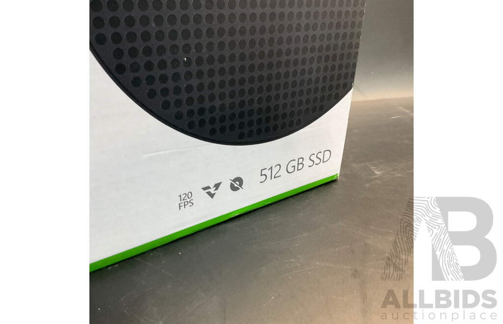 XBOX Series S 512GBSSD Console and Robot White Controller