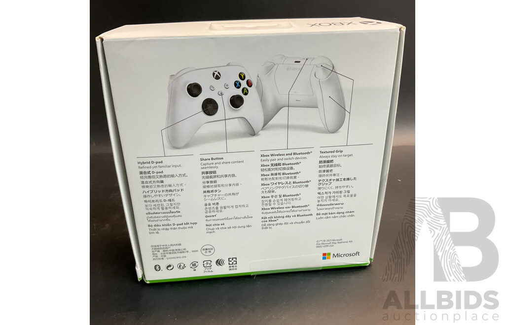 XBOX Series S 512GBSSD Console and Robot White Controller