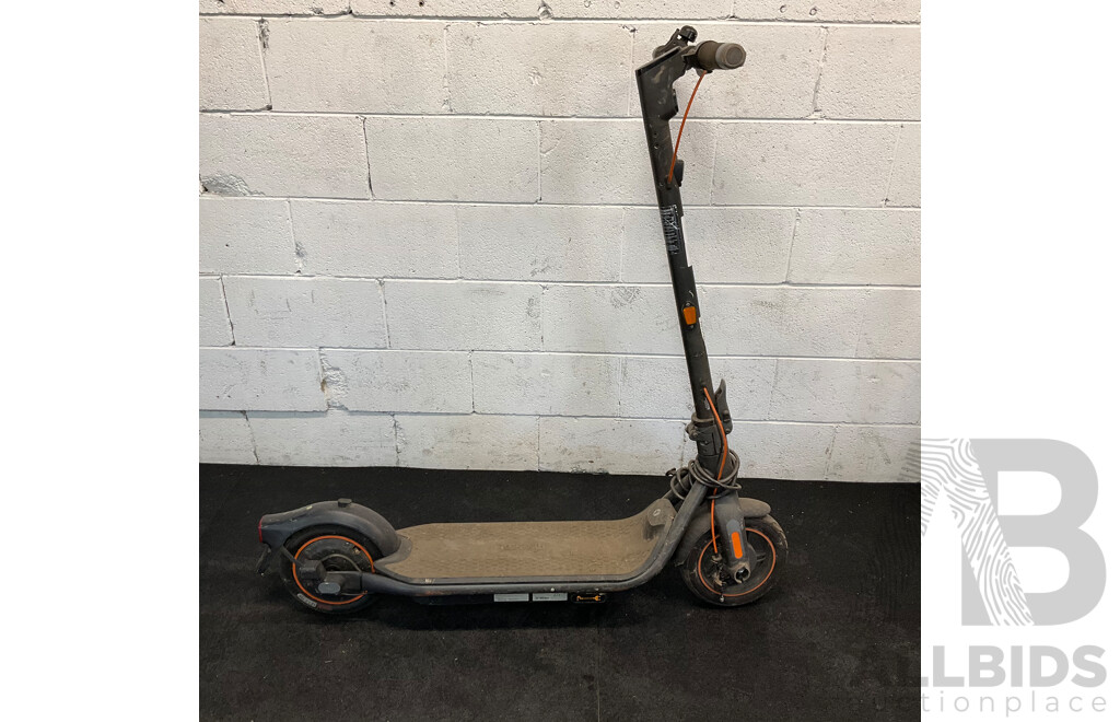 Ninebot Kickscooter Max F65I