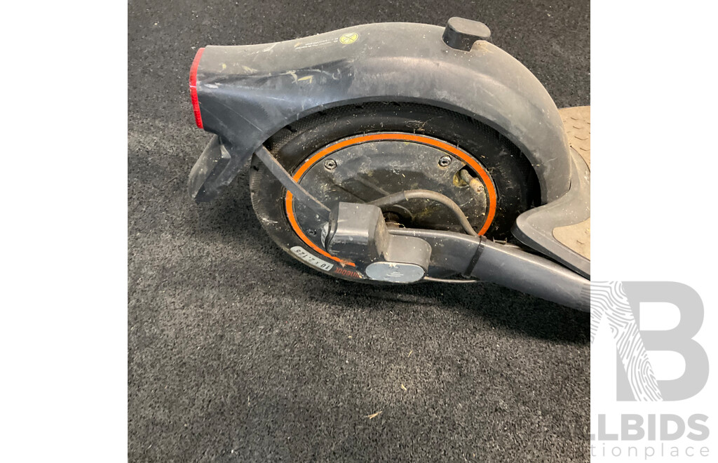 Ninebot Kickscooter Max F65I