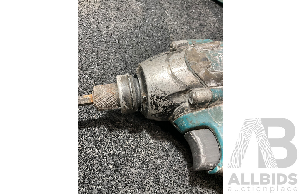 Assorted MAKITA 18V Tools and Batteries - Lot of 8