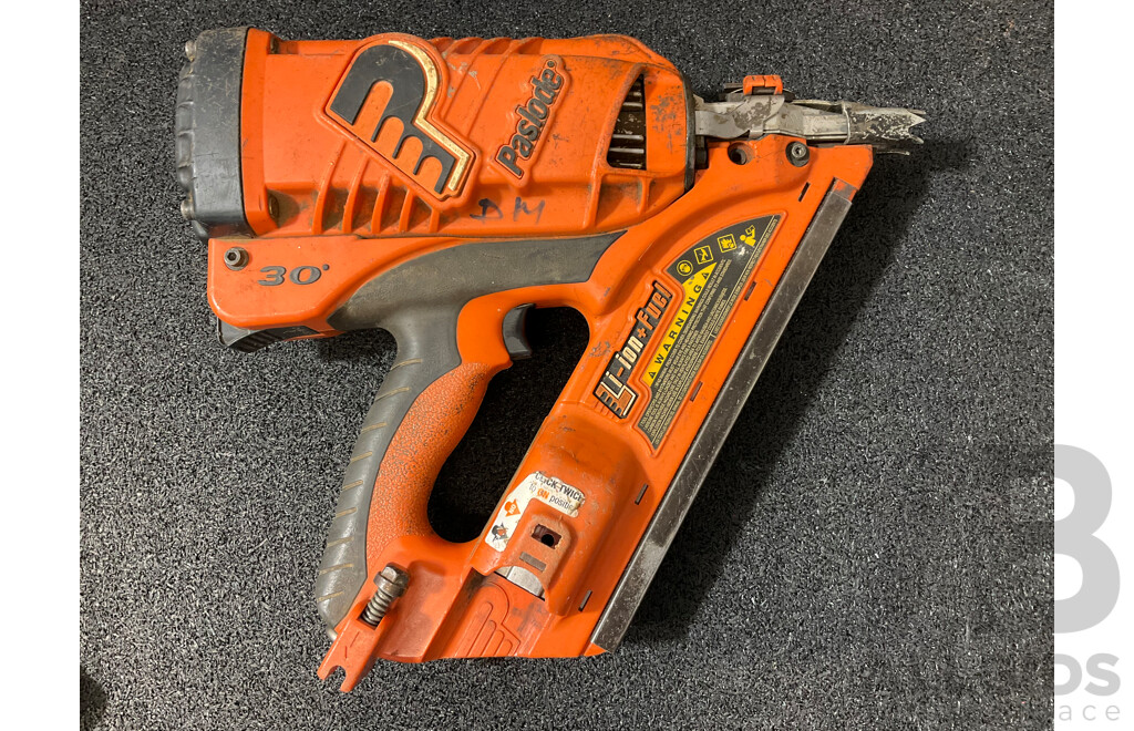 PASLODE Impulse Framemaster Framing Nailer with Two Bateries, Carry Case and Nails