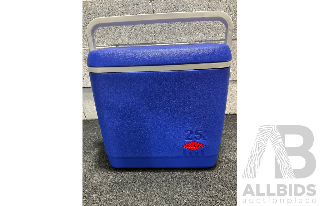 WILLOW 25L Cooler, DECOR Insulated Bottles, Cutlery Set and SISTEMA Storage Containers - Lot of 8