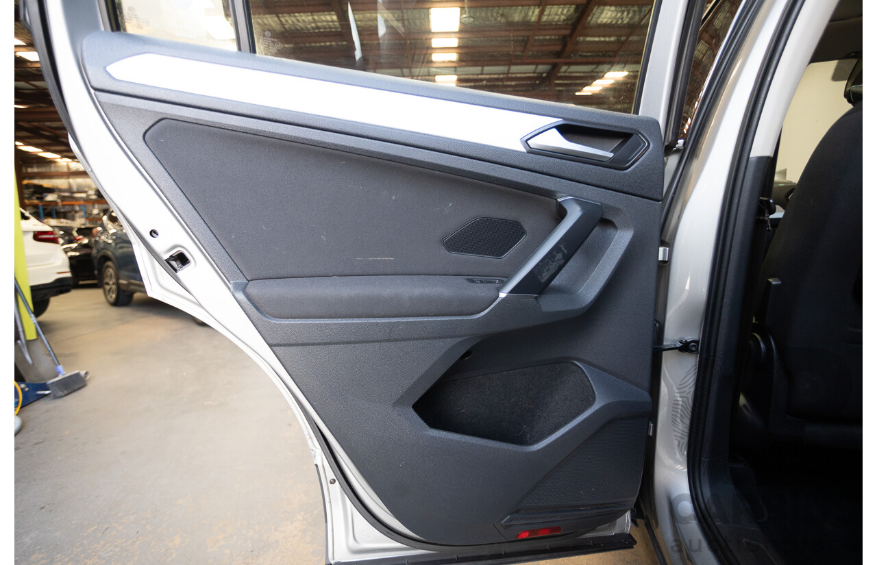 01/2017 Volkswagen Tiguan 110 TDI Comfortline (AWD) 5NA 4D Wagon Tungsten Silver Metallic Turbo Diesel 2.0L