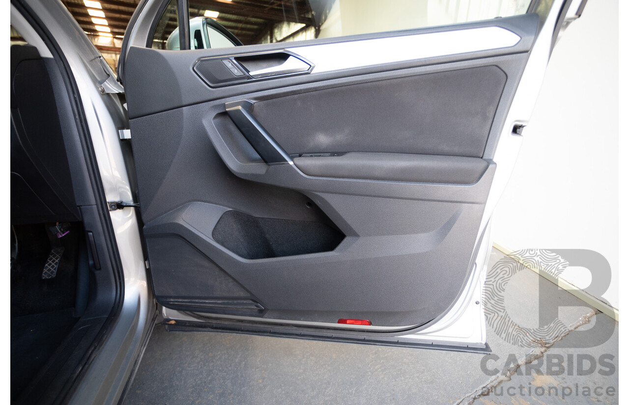 01/2017 Volkswagen Tiguan 110 TDI Comfortline (AWD) 5NA 4D Wagon Tungsten Silver Metallic Turbo Diesel 2.0L