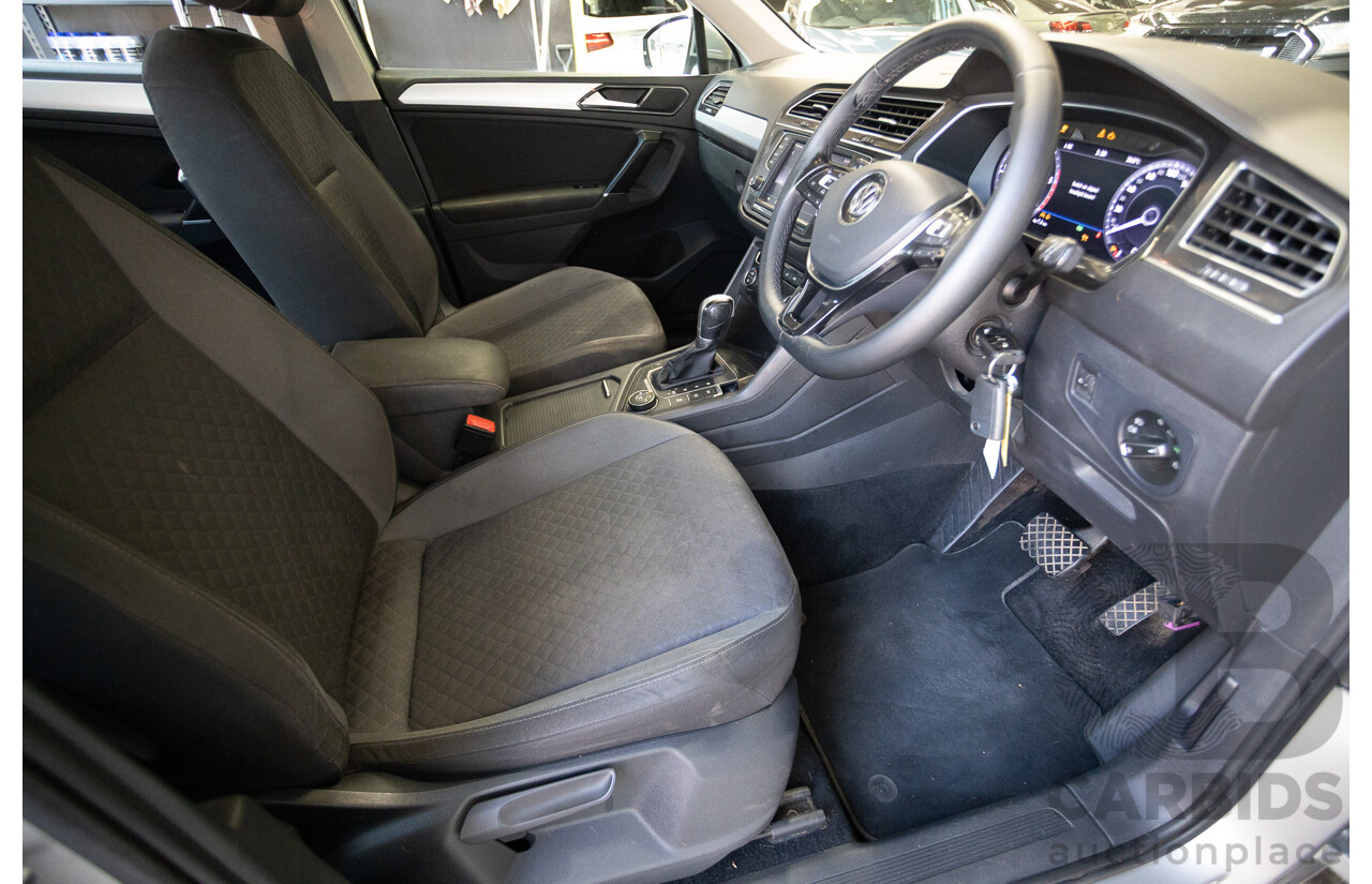 01/2017 Volkswagen Tiguan 110 TDI Comfortline (AWD) 5NA 4D Wagon Tungsten Silver Metallic Turbo Diesel 2.0L