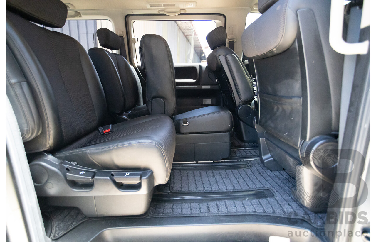 11/2004 Nissan Elgrand E51 Highway Star 4D Wagon Grey 3.5L - 4/2022 Import