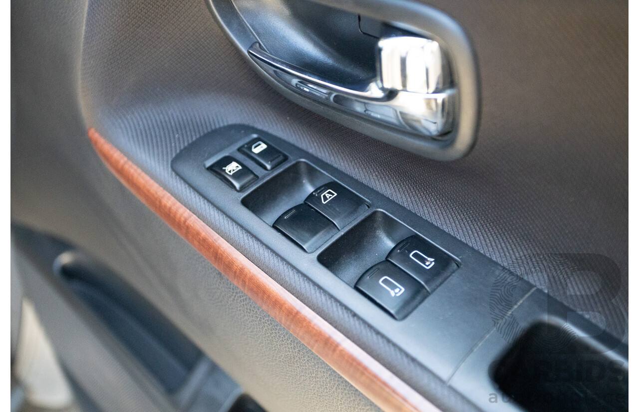 11/2004 Nissan Elgrand E51 Highway Star 4D Wagon Grey 3.5L - 4/2022 Import