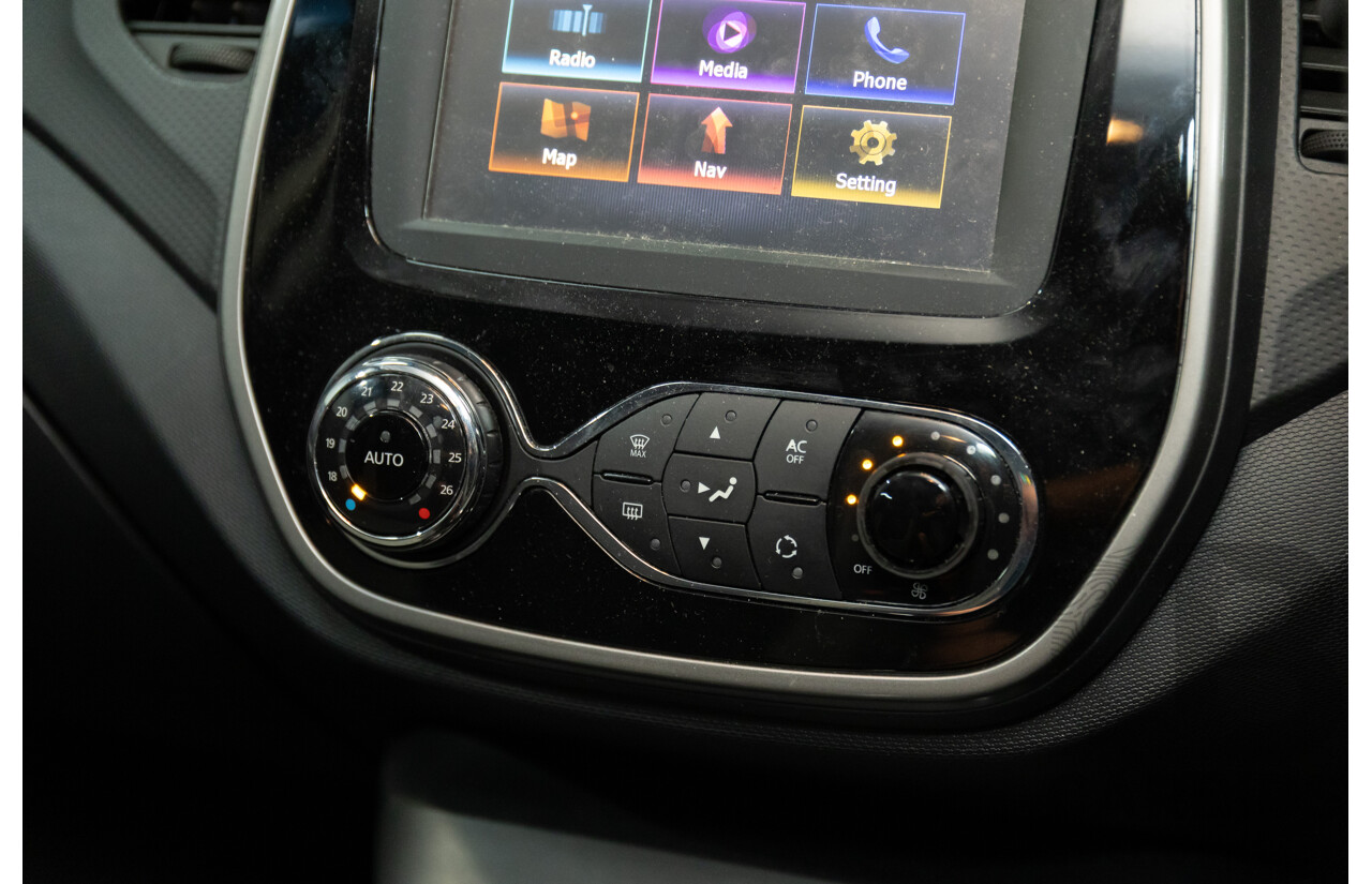 01/2016 Renault Captur Expression (FWD) J87 4d Wagon Ivory White Turbo 1.2L