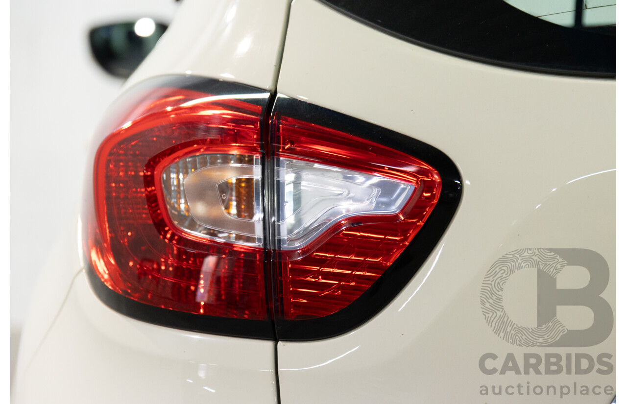 01/2016 Renault Captur Expression (FWD) J87 4d Wagon Ivory White Turbo 1.2L