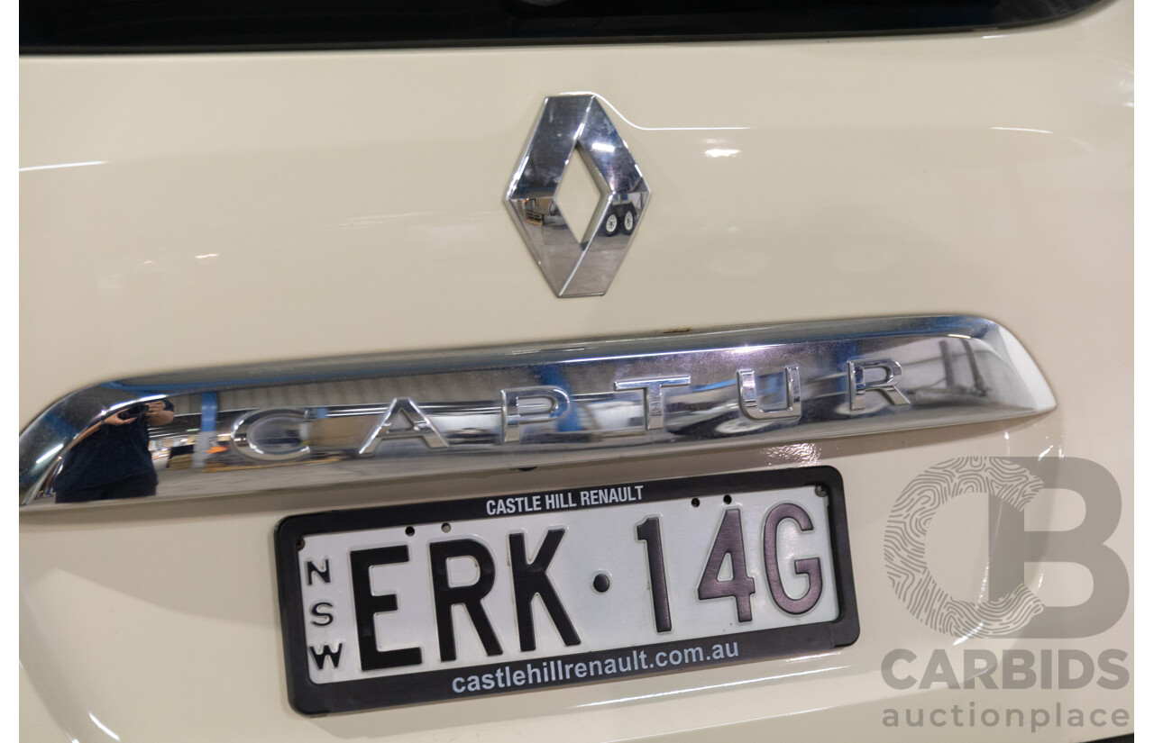 01/2016 Renault Captur Expression (FWD) J87 4d Wagon Ivory White Turbo 1.2L