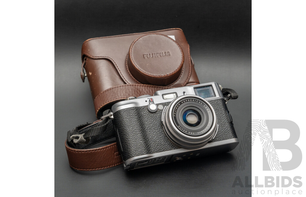 Fujifilm Finepix X100 Digital Camera