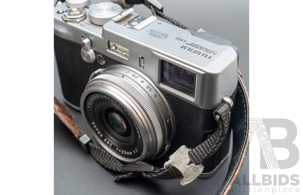 Fujifilm Finepix X100 Digital Camera