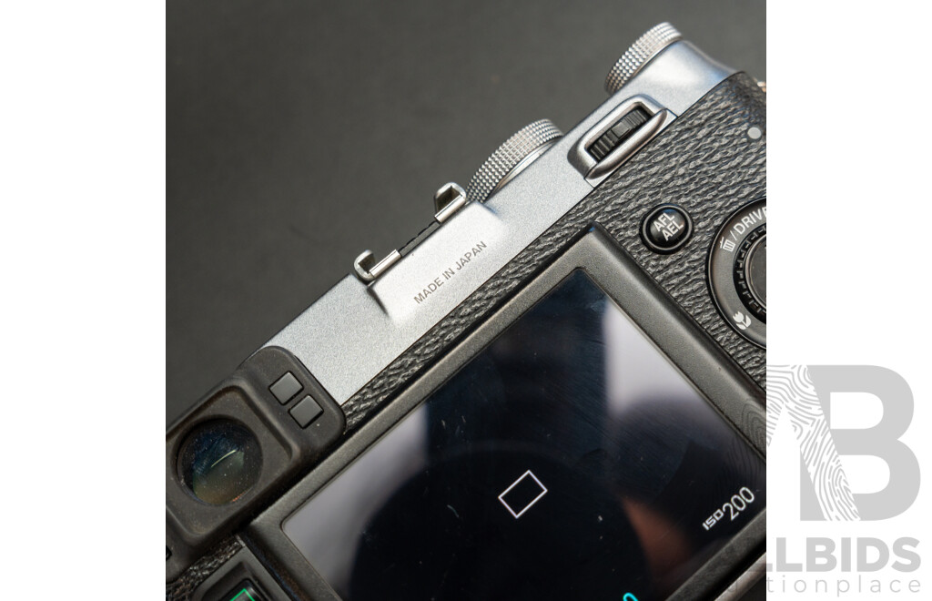 Fujifilm Finepix X100 Digital Camera