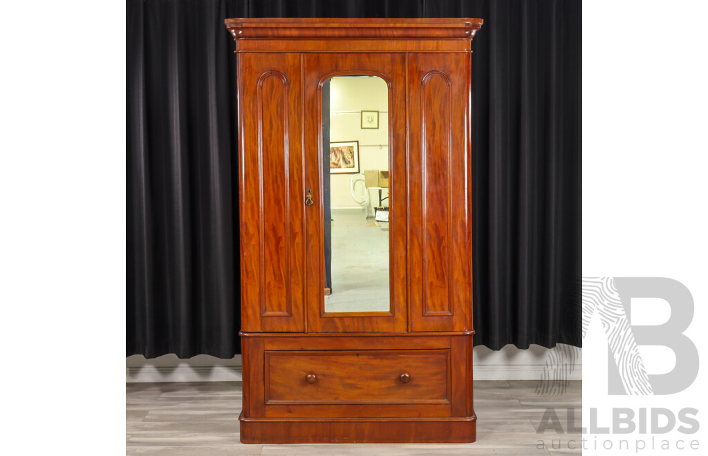 Victorian Cedar Single Door Gents Robe