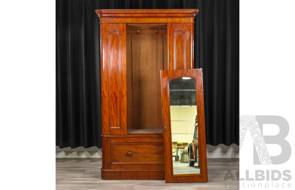 Victorian Cedar Single Door Gents Robe