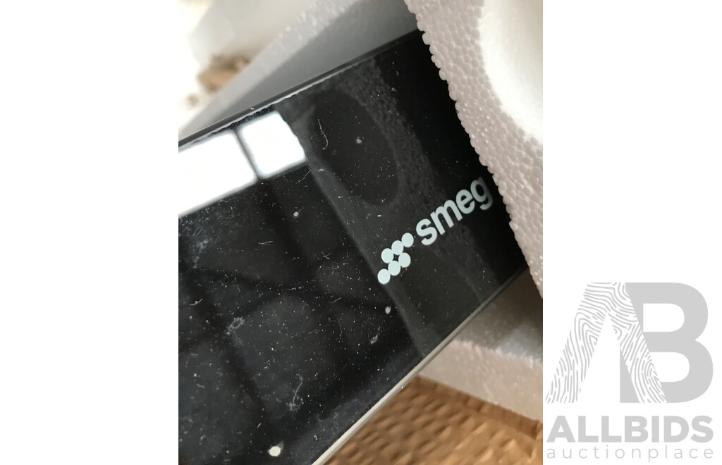 Smeg 90cm Wall Mount Rangehood