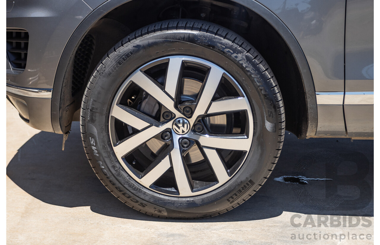11/2017 Volkswagen Touareg 150 TDI Monochrome (AWD) 7P MY18 4D Wagon Canyon Grey Turbo Diesel 3.0L