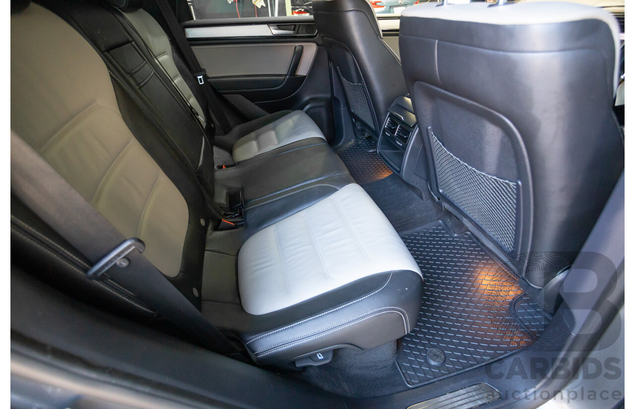 11/2017 Volkswagen Touareg 150 TDI Monochrome (AWD) 7P MY18 4D Wagon Canyon Grey Turbo Diesel 3.0L