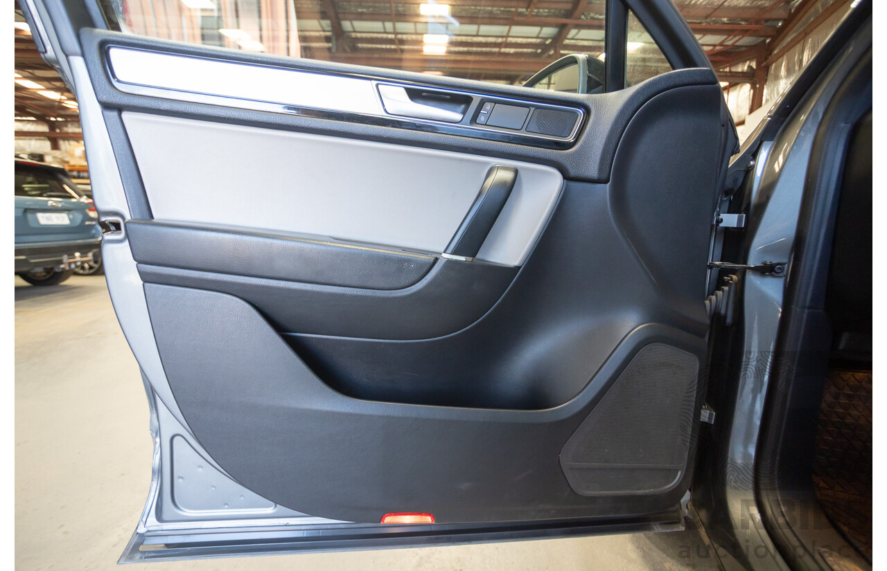 11/2017 Volkswagen Touareg 150 TDI Monochrome (AWD) 7P MY18 4D Wagon Canyon Grey Turbo Diesel 3.0L