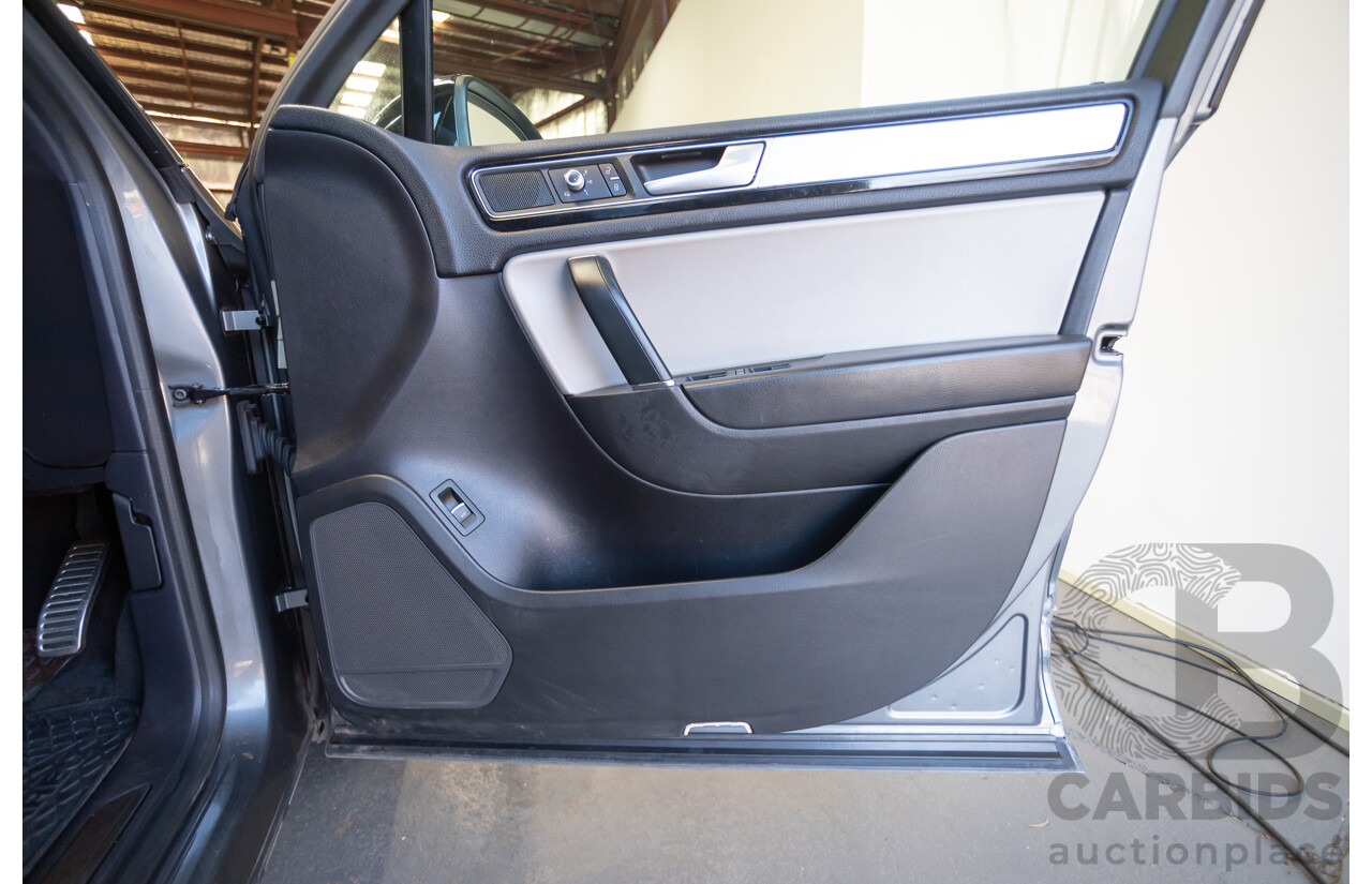 11/2017 Volkswagen Touareg 150 TDI Monochrome (AWD) 7P MY18 4D Wagon Canyon Grey Turbo Diesel 3.0L