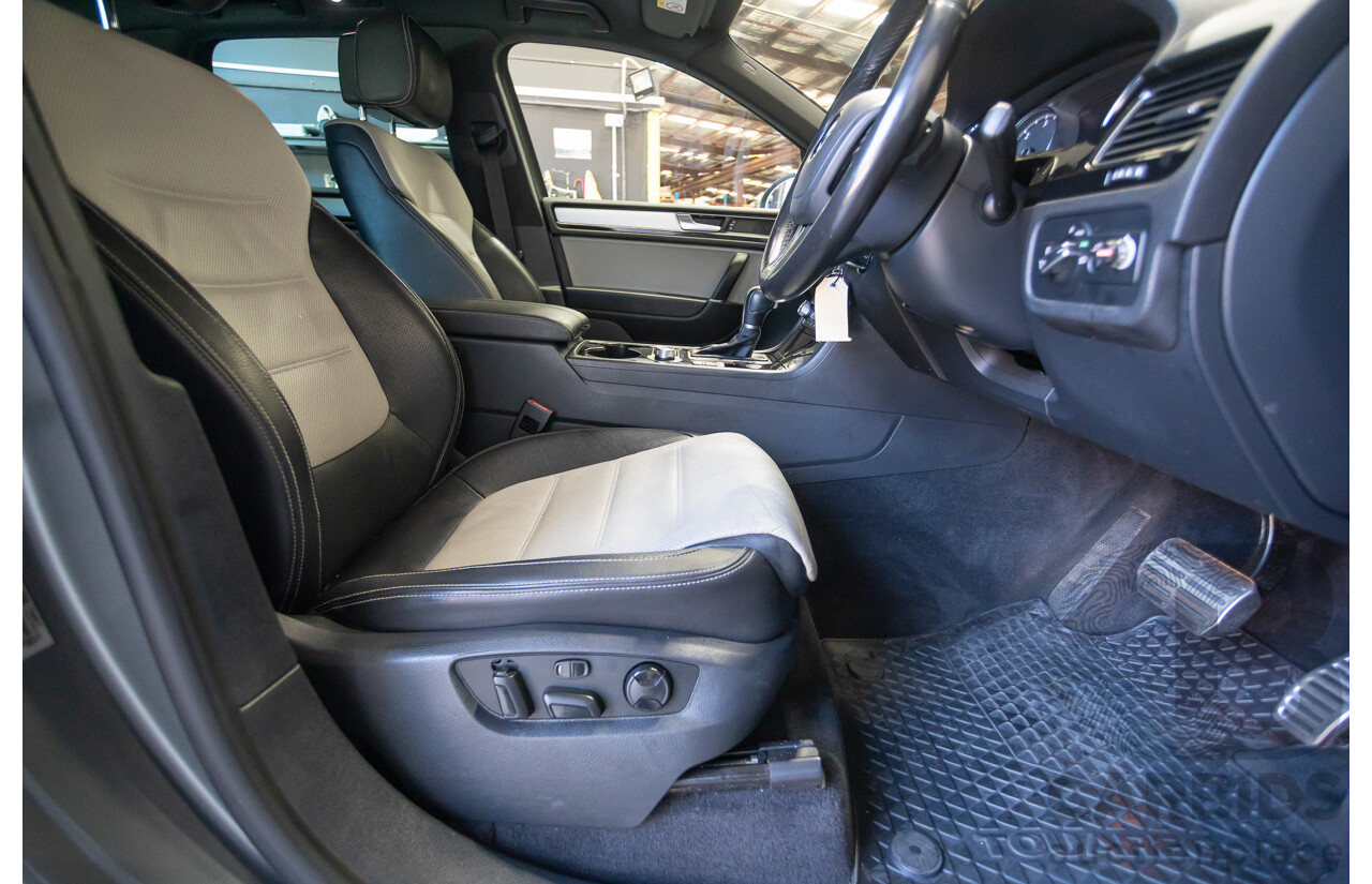 11/2017 Volkswagen Touareg 150 TDI Monochrome (AWD) 7P MY18 4D Wagon Canyon Grey Turbo Diesel 3.0L