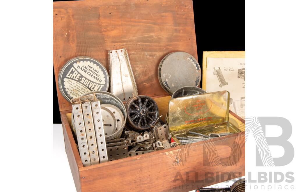 Timber Box of Vintage Meccano Pulleys, Wheels, Chain, Brackets with Boxed Hornby O Gauge Flat Truck with Cable Drum and Steam Locomotive Chassis