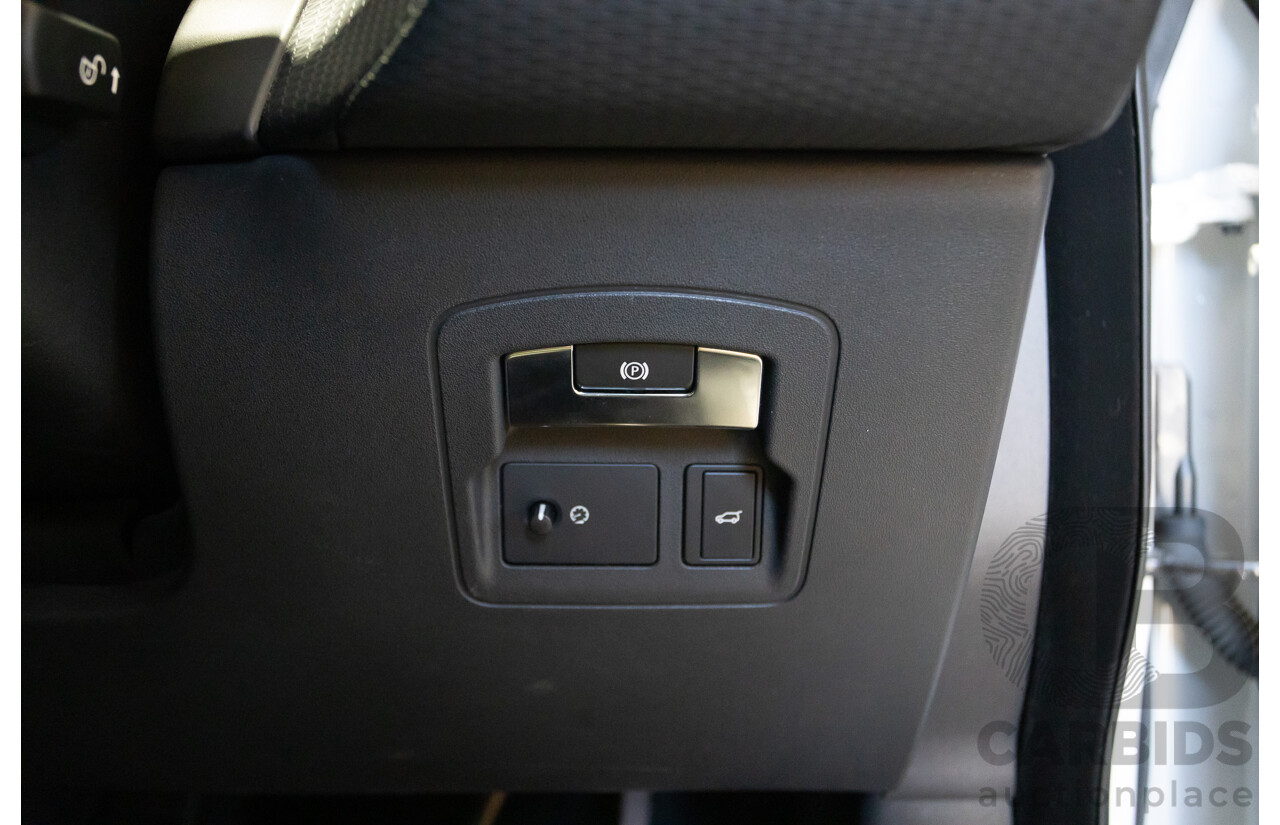 09/2017 Range Rover Velar D240 R-DYNAMIC S (AWD) MY18 4D Wagon Glacier White Turbo Diesel 2.0L