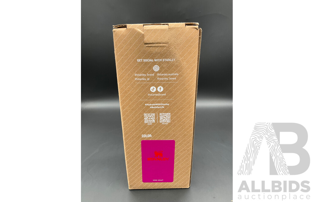 STANLEY the IceFlow Flip Straw Tumbler 887ml - Vivid Violet