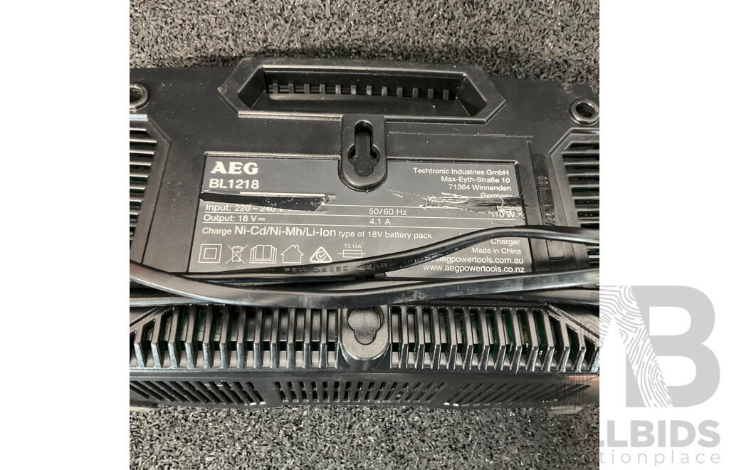 AEG BSS18C12Z Impact Wrench & Impact Driver with Battery, Charger and Carry Bag & a Case of Impact Socket Set