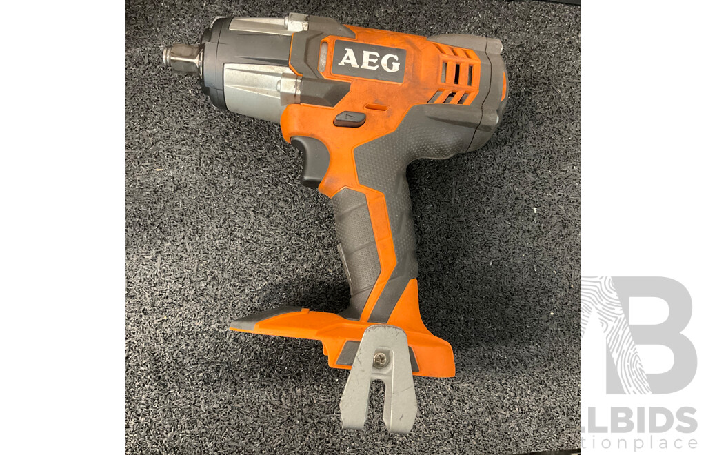 AEG BSS18C12Z Impact Wrench & Impact Driver with Battery, Charger and Carry Bag & a Case of Impact Socket Set