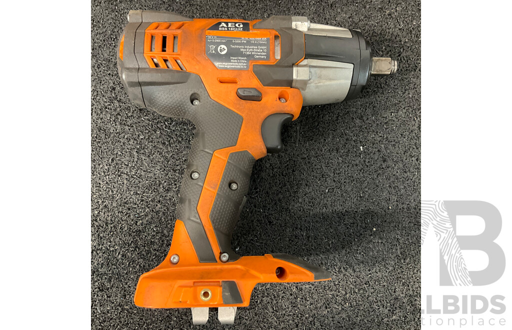 AEG BSS18C12Z Impact Wrench & Impact Driver with Battery, Charger and Carry Bag & a Case of Impact Socket Set