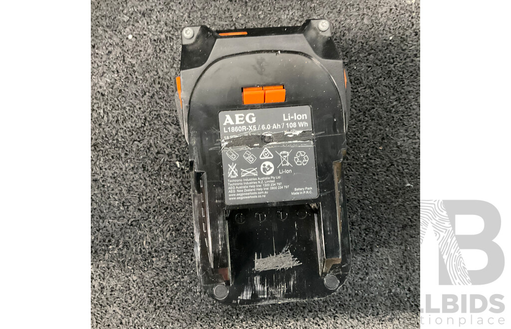 AEG BSS18C12Z Impact Wrench & Impact Driver with Battery, Charger and Carry Bag & a Case of Impact Socket Set